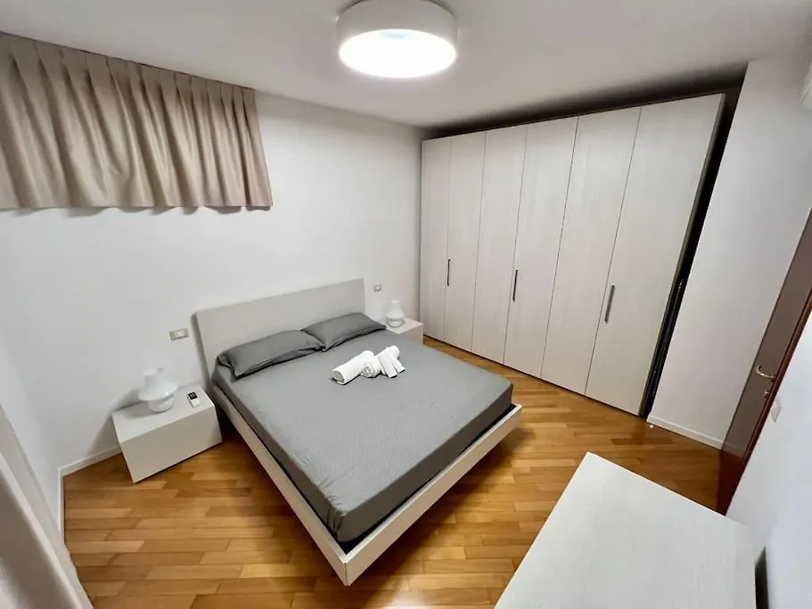 Beija Flores-Trilocale Piazza Garibaldi 18 ديسينسانو ديل غاردا شقة